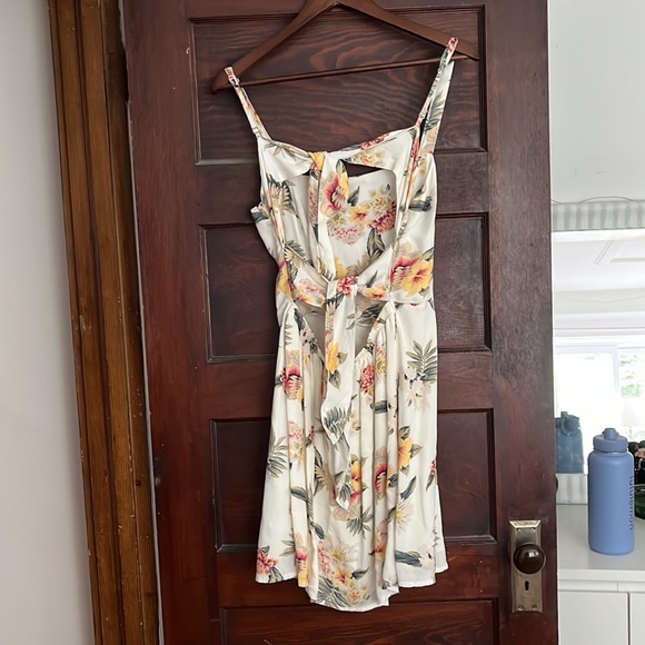 Hollister open back dress - Picture 3 of 3